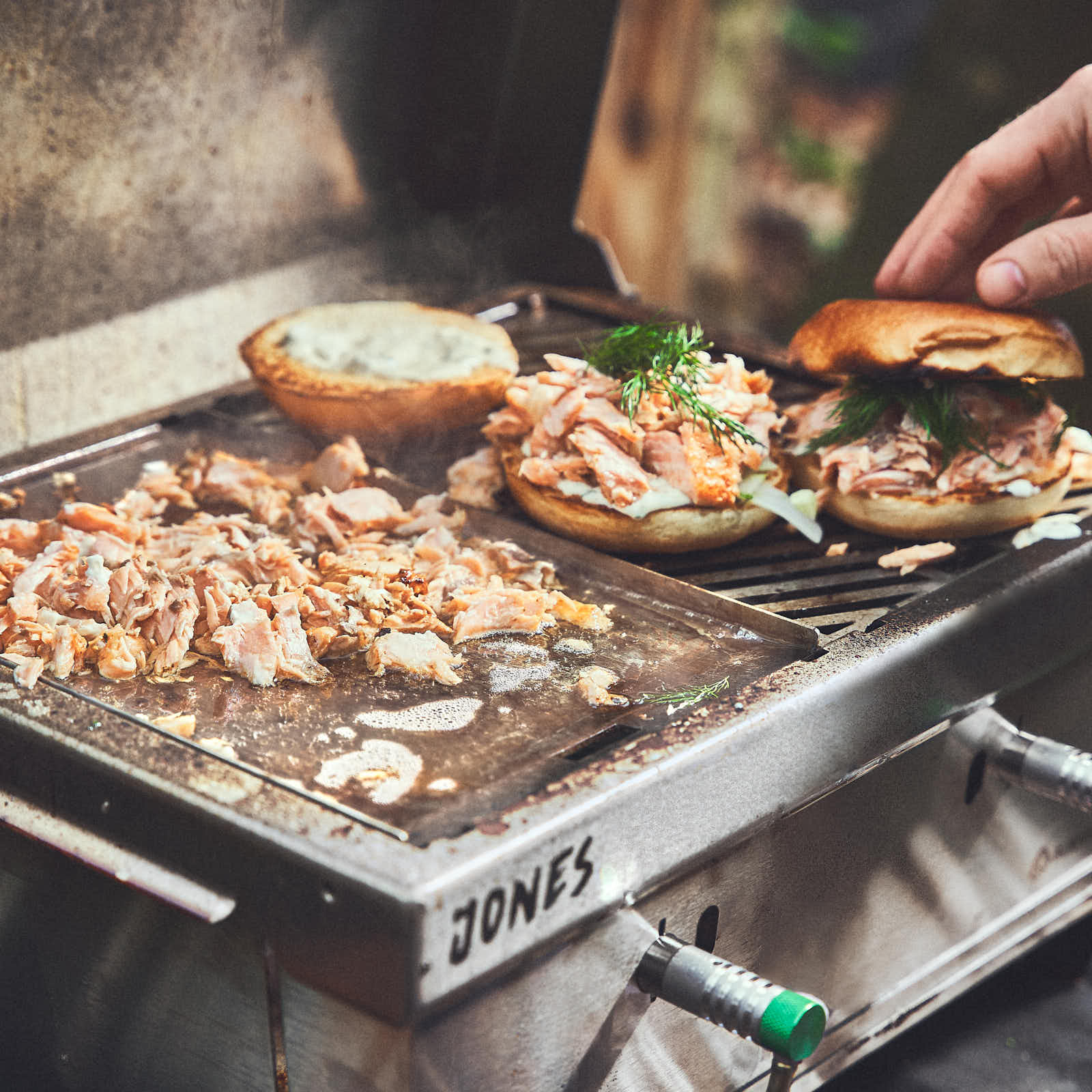 BURNHARD JONES Plancha Grillplatte für JONES Perfekte Röstaromen und volle Kontrolle beim Grillen von BURNHARD